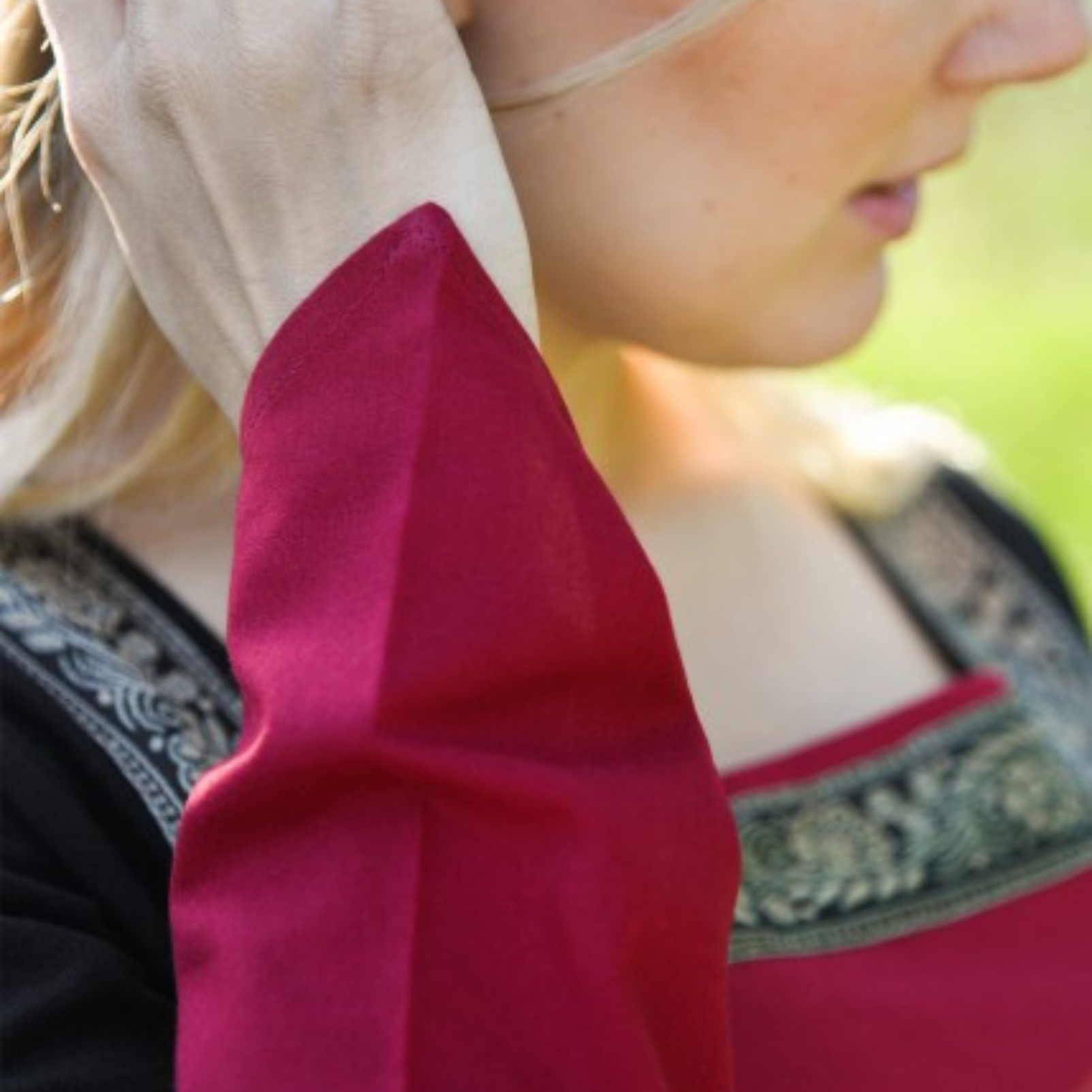 Mittelalterkleid Eleanor, rot-schwarz