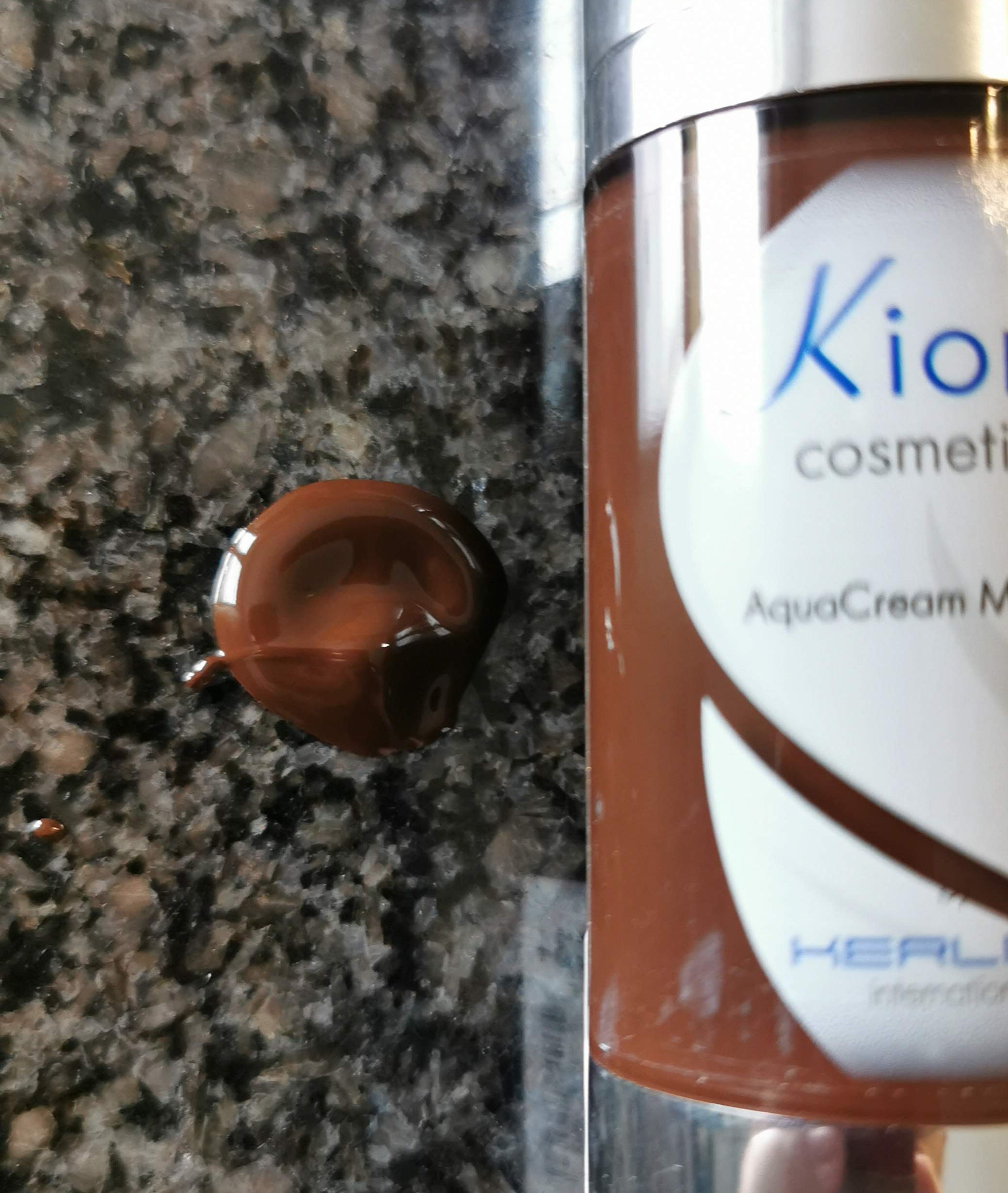 Kiomi Aqua-Cream Make Up, 30 ml Dunkelbraun C34