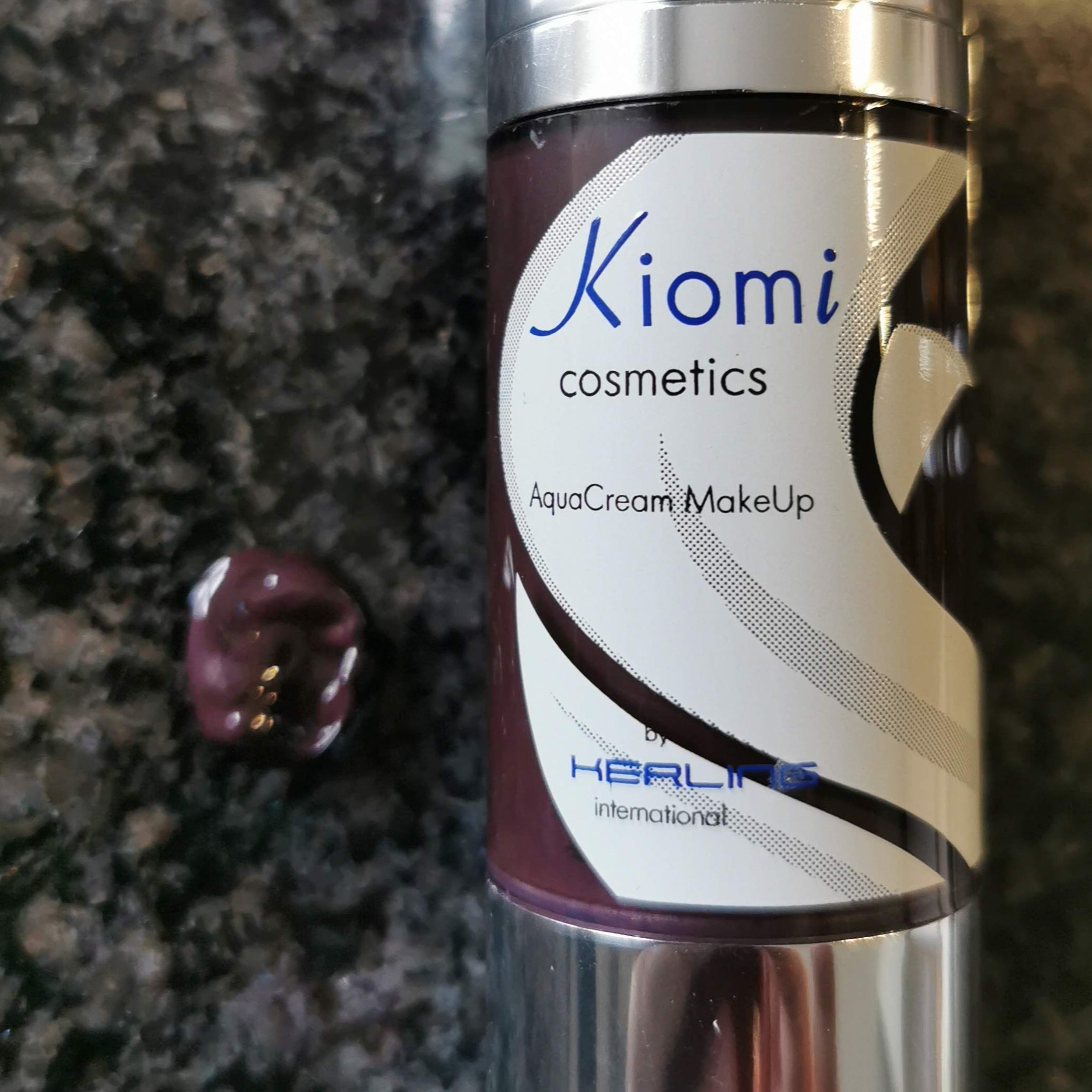 Kiomi Aqua-Cream Make Up, 30 ml dunkles Lila C77