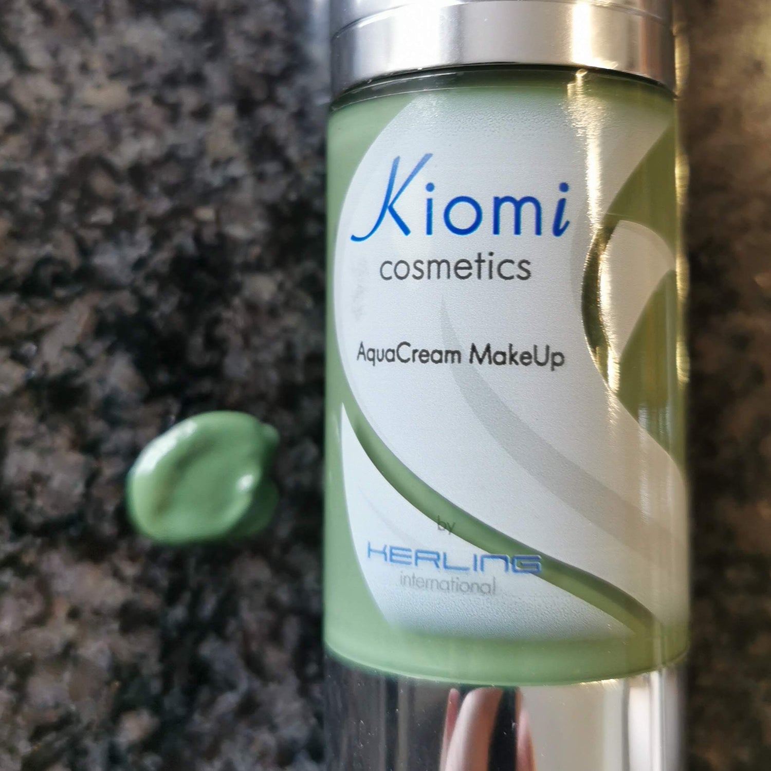 Kiomi Aqua-Cream Make Up, 30 ml Grasgrün C61