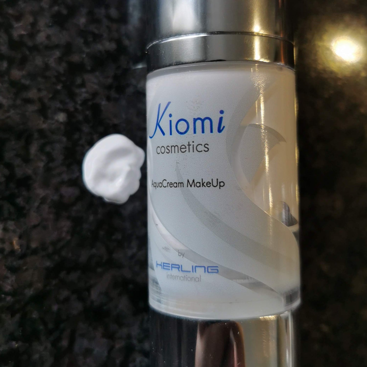 Kiomi Aqua-Cream Make Up, 30 ml Weiß C01