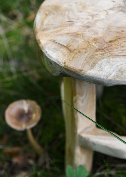 Kleiner Holz-Hocker, ca. 31 cm hoch