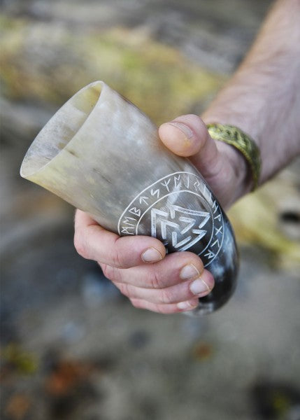 Trinkhorn mit Ständer - Valknut